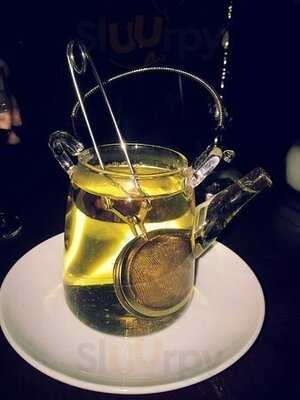 Schneeweißchen & Rosenrot