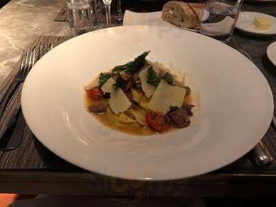 Qiu Bar & Restaurant