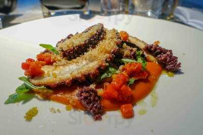 Qiu Bar & Restaurant