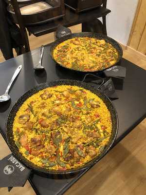 Restaurant Amplio Tapas Y Vino