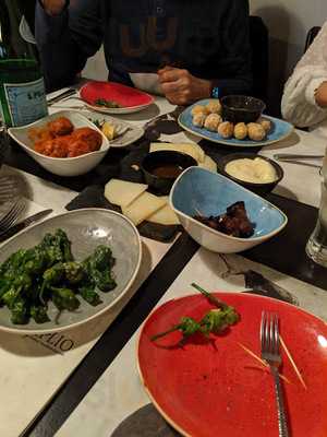 Restaurant Amplio Tapas Y Vino