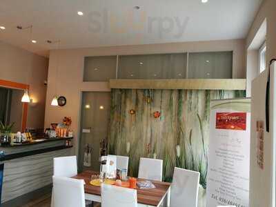 Laufer's Cafe And Bistro