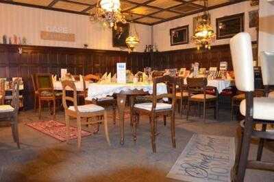 Tortenhebär - Weincafe An Der Oper