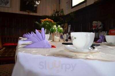 Tortenhebär - Weincafe An Der Oper