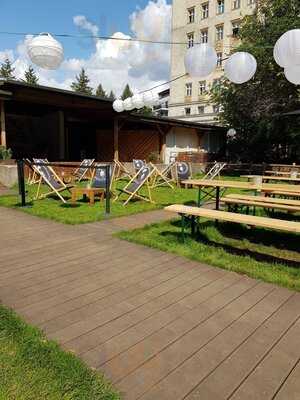 James June Sommergarten