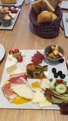 Cabinett Cafe & Bistro