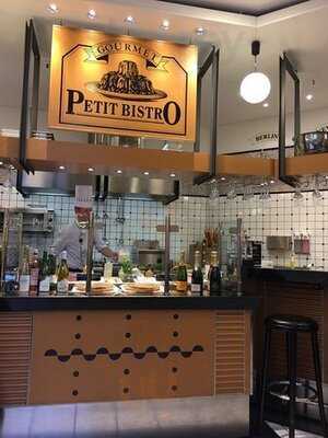 Petit Bistro