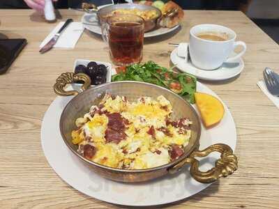 Cafe Divan - Breakfast House