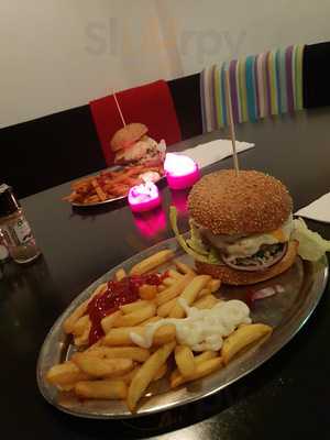 Classic - Finest Burger & Pizza