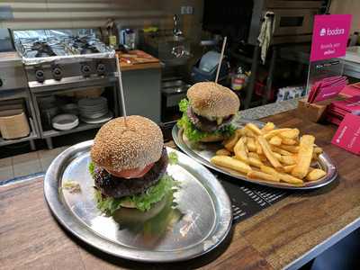 Classic - Finest Burger & Pizza