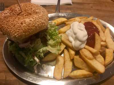 Classic - Finest Burger & Pizza