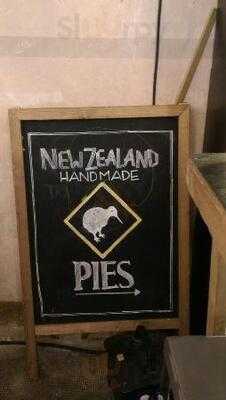 Oma Marnie's Pies Kiwi Pie Backery