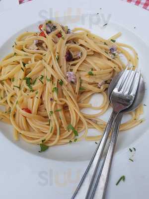 Der Goldene Hahn (plätze Am Tresen)