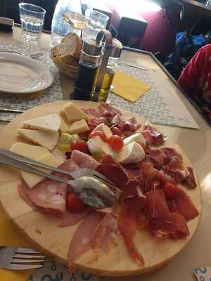 Bar & Restaurant Opera