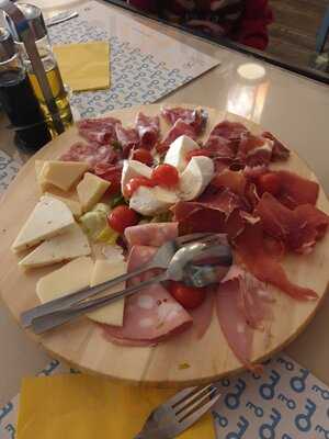 Bar & Restaurant Opera