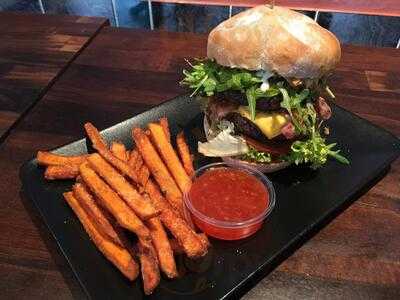 Brooks Burger & Pizza