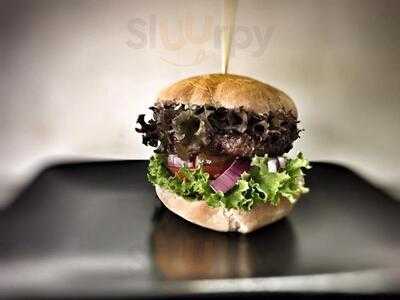 Brooks Burger & Pizza