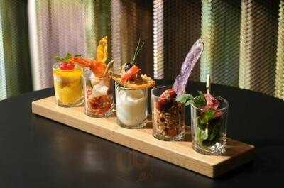 F8 Eight Bar & Lounge