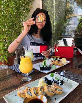 Van Sy Nguyen Sushi Restaurant