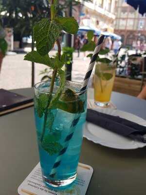 Tachelesz Café & Bistro