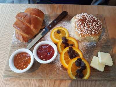 Herr Von Myra Brotmanufaktur