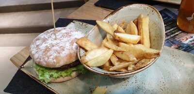 Hans Im GlÜck Burgergrill & Bar