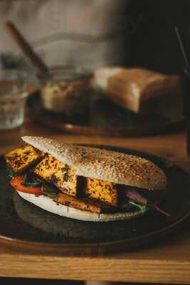 Oscar Natural Good Food & Bar