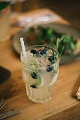 Oscar Natural Good Food & Bar