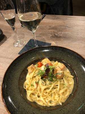 Latif's - Frontcooking & Bar