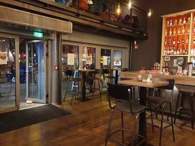 Latif's - Frontcooking & Bar