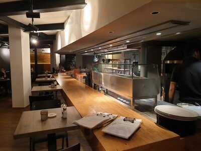 Latif's - Frontcooking & Bar