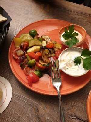 Latif's - Frontcooking & Bar