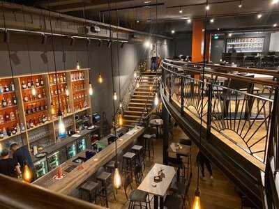 Latif's - Frontcooking & Bar