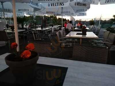 Sabanis Lounge Und Restaurant