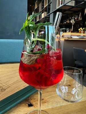 Qu4rtier Restaurant & Bar