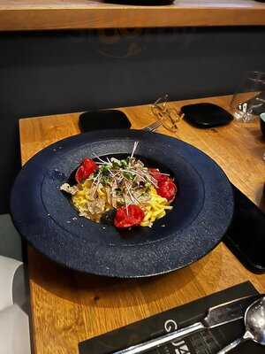 Qu4rtier Restaurant & Bar