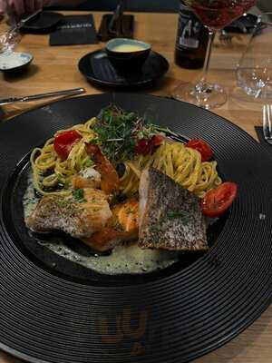 Qu4rtier Restaurant & Bar