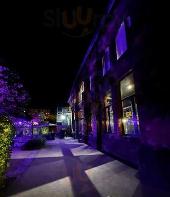 Qu4rtier Restaurant & Bar