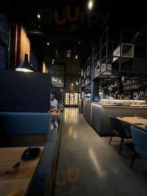 Qu4rtier Restaurant & Bar