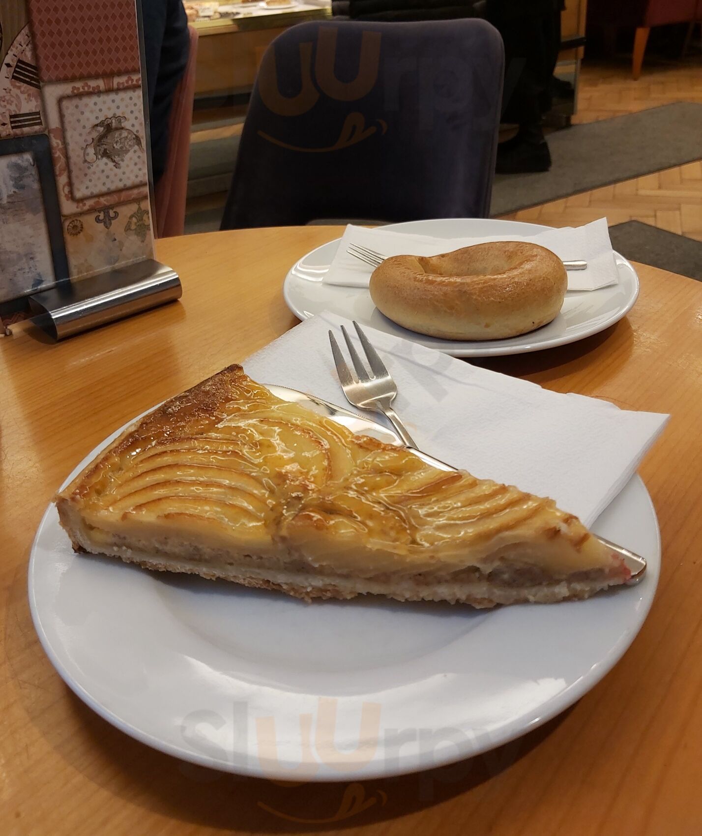 Konditorei - Chocolaterie Henger Mit Cafe