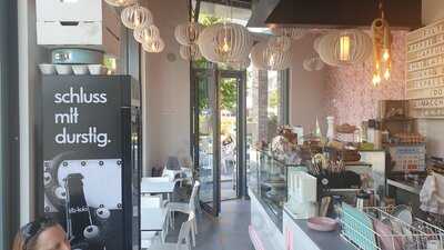 4tees Gmbh - Karrys & Barrys