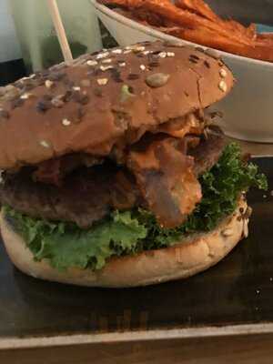 Hans Im GlÜck Burgergrill & Bar