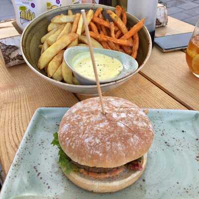 Hans Im GlÜck Burgergrill & Bar