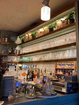 Madam Anna Ekke – Café & Restaurant