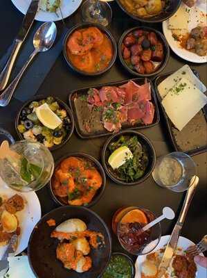 Madam Anna Ekke – Café & Restaurant