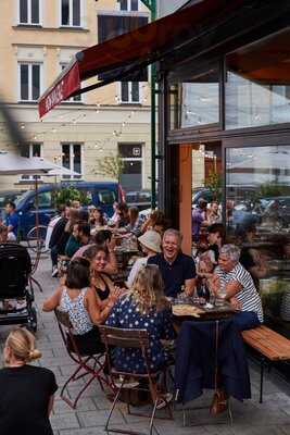 Madam Anna Ekke – Café & Restaurant