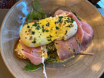 Madam Anna Ekke – Café & Restaurant