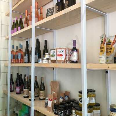 Om Nom Nom CafÉ & Feinkost