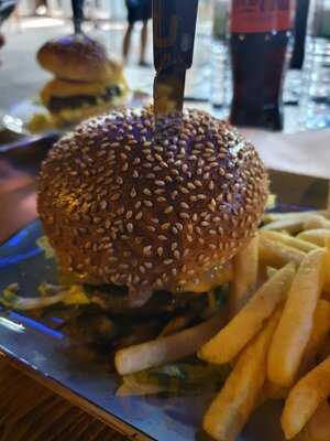 St. Pauli Burger & Noodlehouse