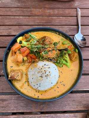 Mon Vegetarian Eatery & Bar